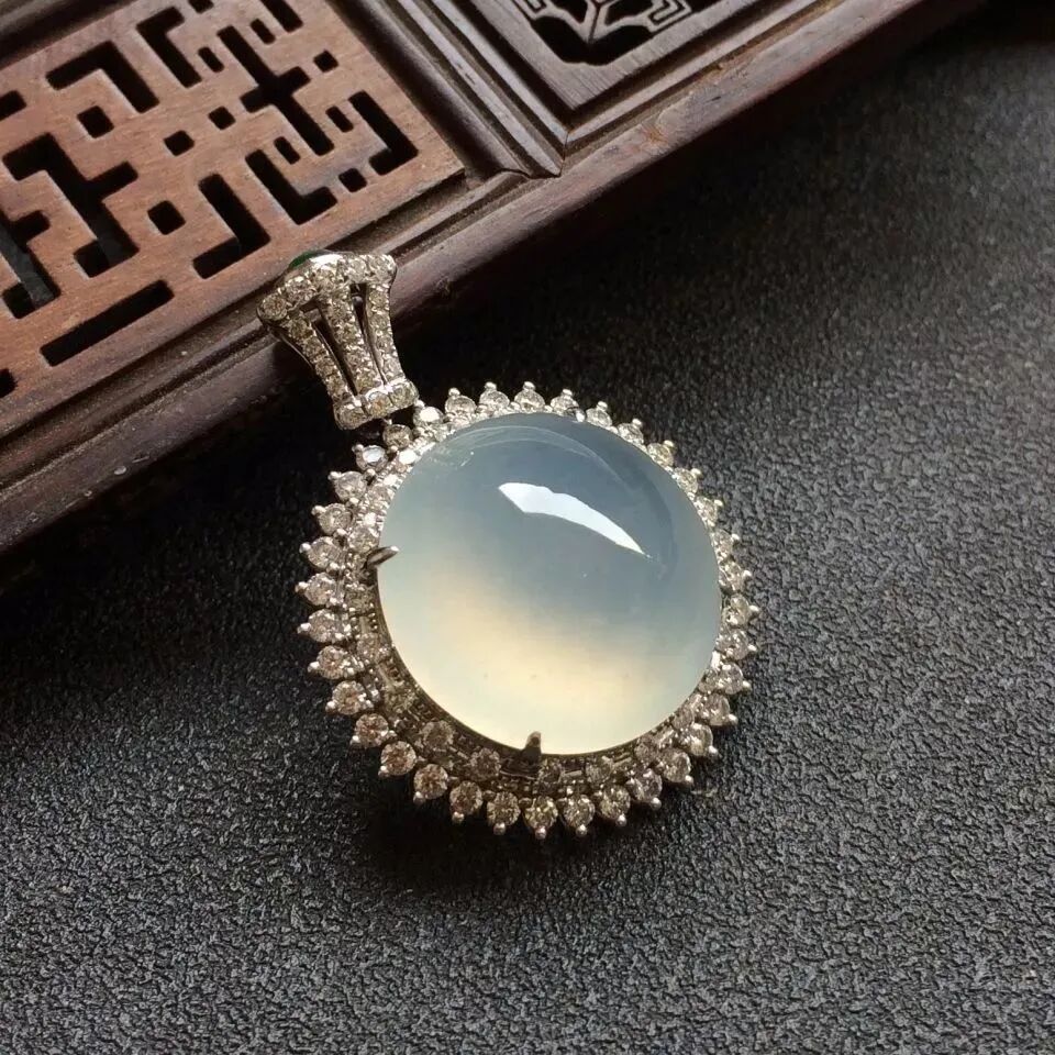 什么是翡翠玉器的玉病？不要看到个“病”字就被吓到了……