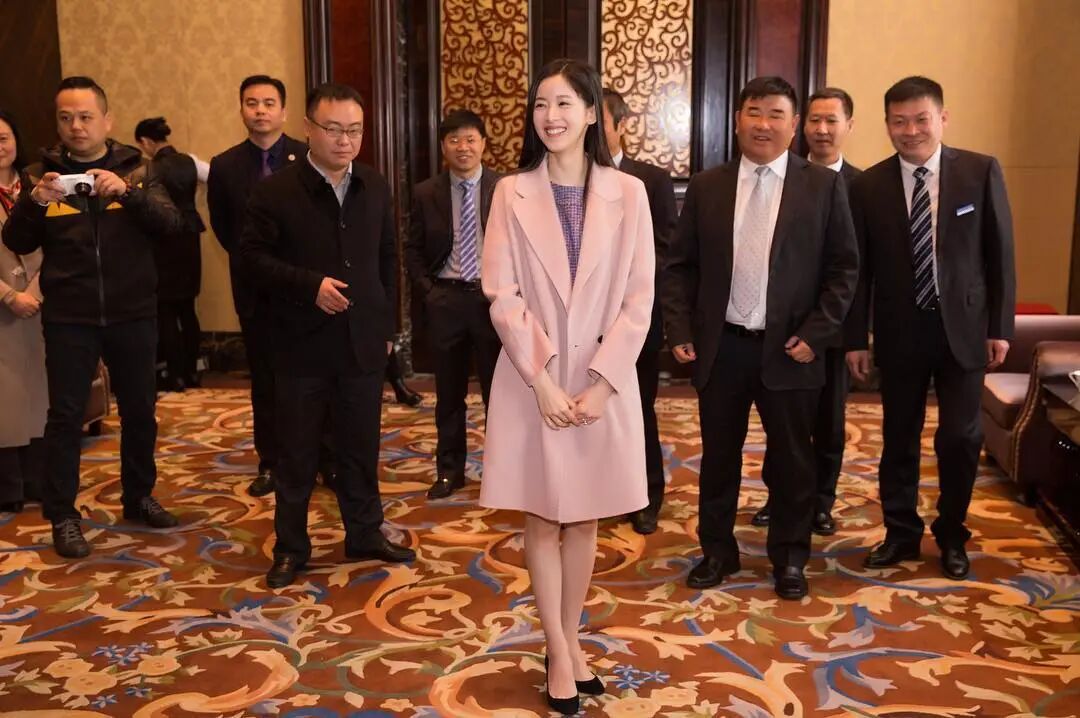 章泽天二胎双生狠女人不谈爱