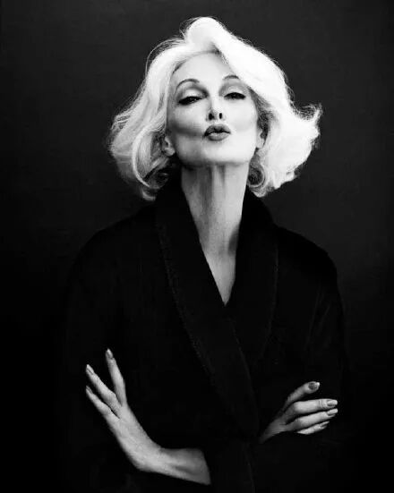 87岁依旧穿着高跟鞋走t台传说中最酷的老太太到底是什么样子