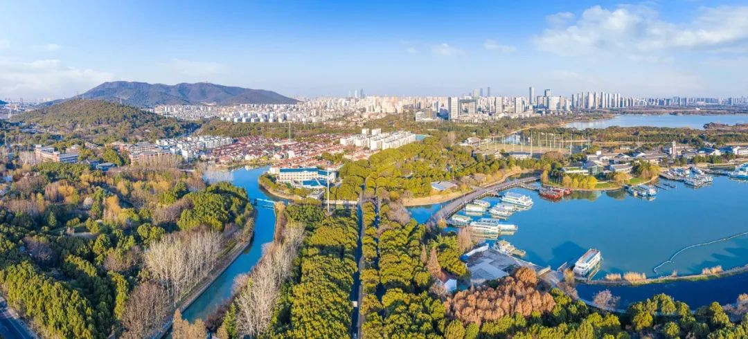 杜小刚主持座谈会听取市各民主党派工商联知联会对党代会报告的意见建议