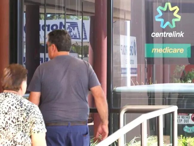 政府火速化解Centrelink“排大队”景象 申领救助金可致电 - 1
