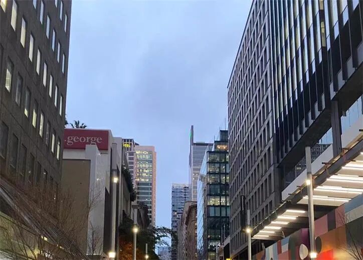 悉尼和墨尔本房屋挂牌量暴增 悉尼房价明年或上扬11% - 1