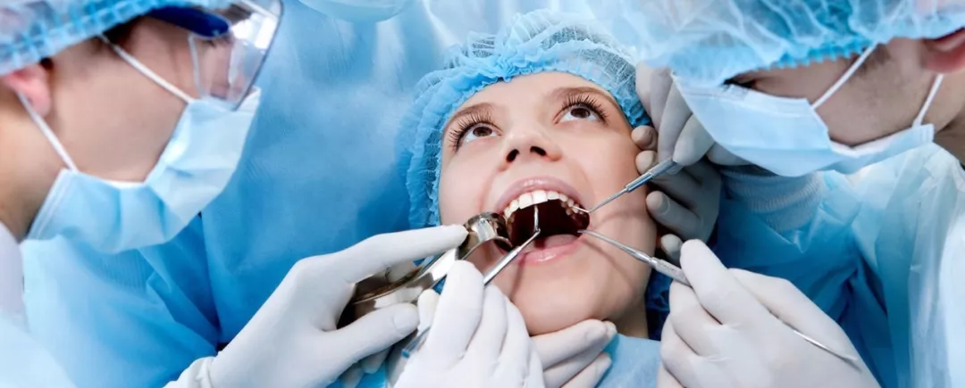 口腔经济受资本追捧 1300 SMILES加速并购牙科诊所 - 2