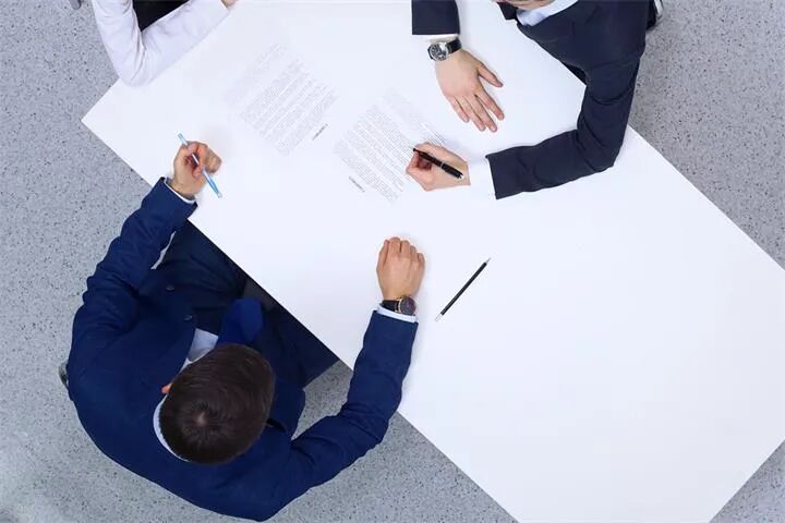 大数据：经济衰退期雇员年收入缩水3.5%至8% 后疫情时期职场挑战更多 - 1