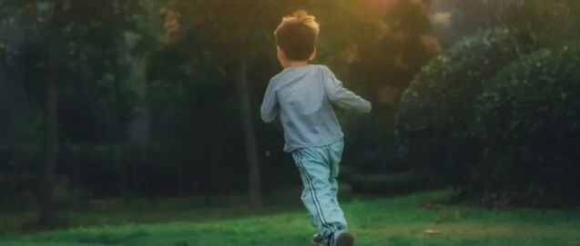 手机正在偷走孩子的大学梦?！戒掉手机，聪明家长这样做，孩子不生气还听话