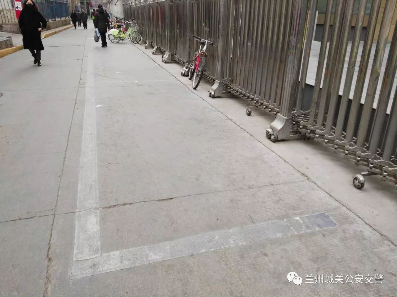 私划停车位 城关交警严治理