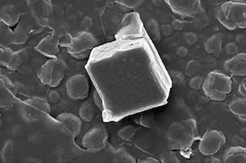 通过控制水化硅酸钙(c-s-h) 结晶,粒子特殊微观形状,来使得水泥微粒