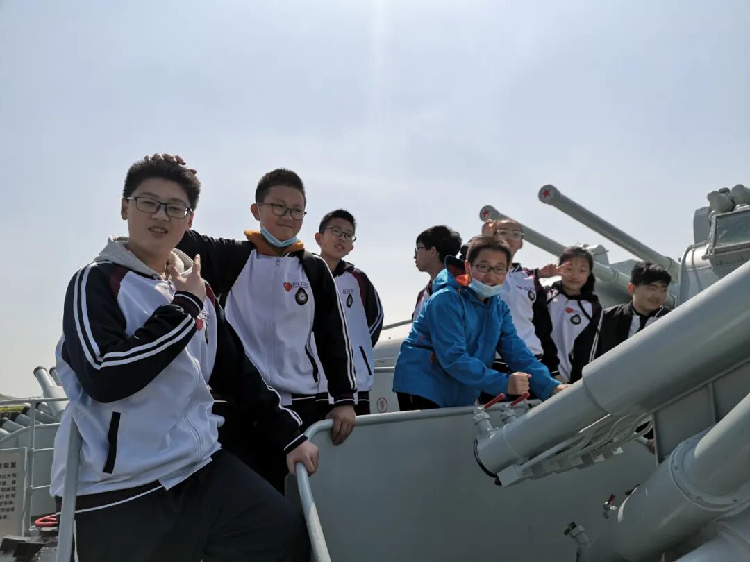 触摸海军史山东教育卫视小记者团,翠竹小学,望海园中学……退役驱逐舰
