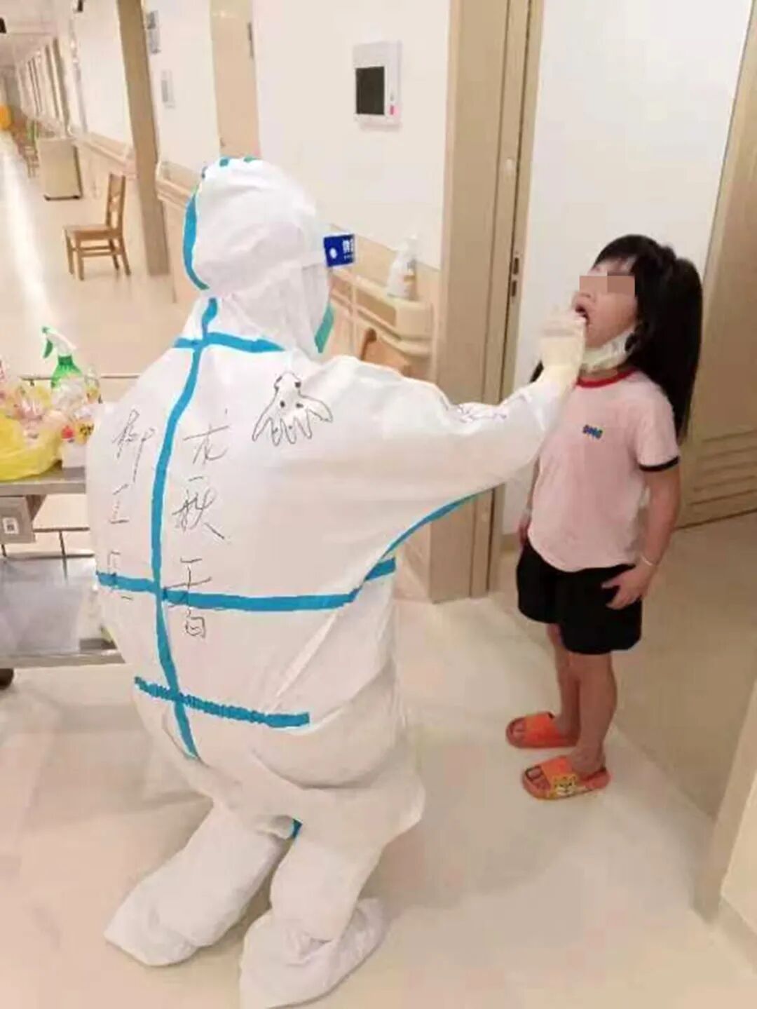 海龟医疗怎么样北海战“疫”② ｜ 这群“大白”身上画满章鱼、螃蟹、海龟……_https://www.jmylbn.com_新闻资讯_第5张