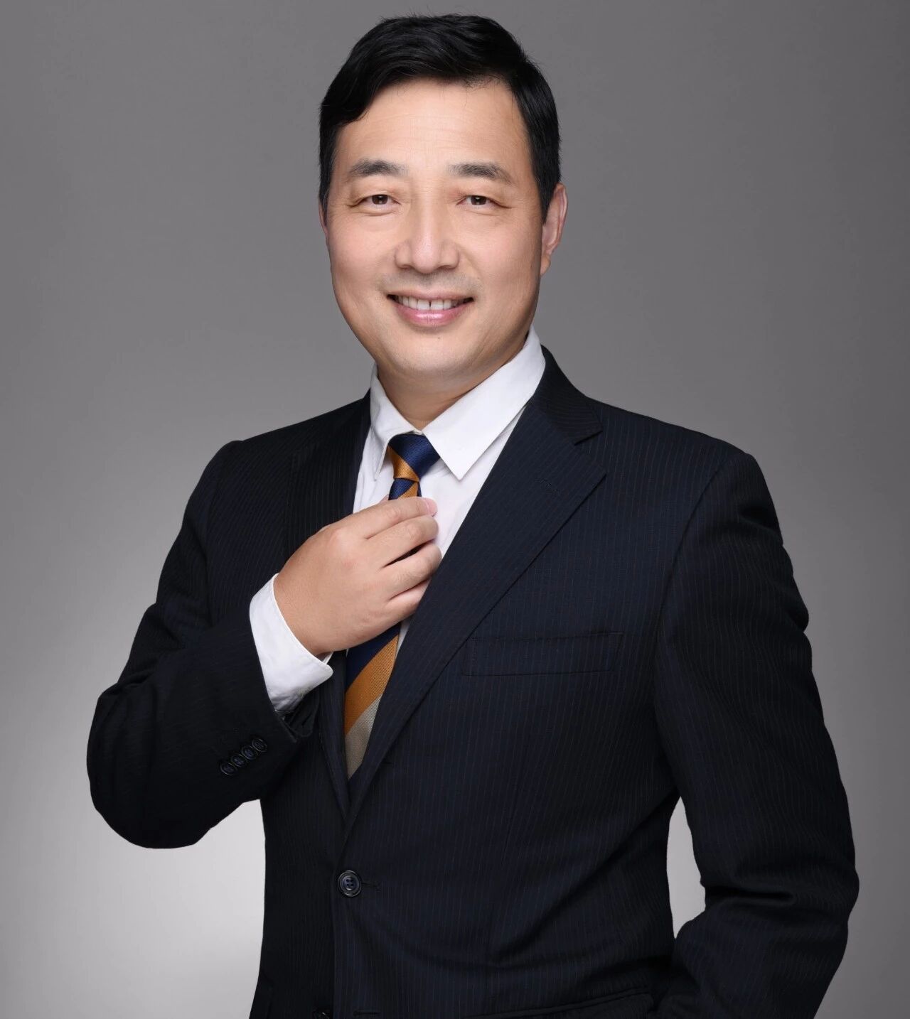 在8月25日举行的,2019安徽优秀企业家系列推选活动表彰大会上,蓝宇