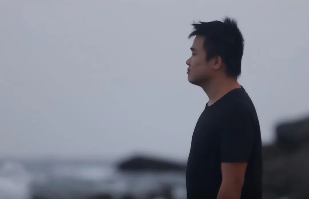 泪目！广东7岁男孩被拐13年后，在大排档吃生蚝时，突然说道：这味道，好像是我亲生父亲的手艺！