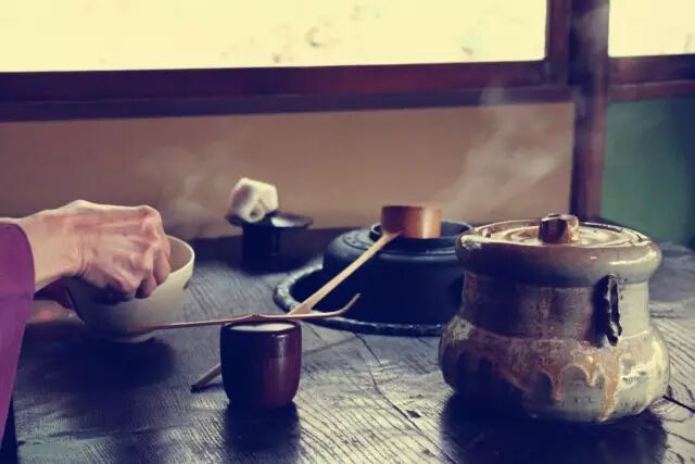 喝茶，就是把苦味淡下去