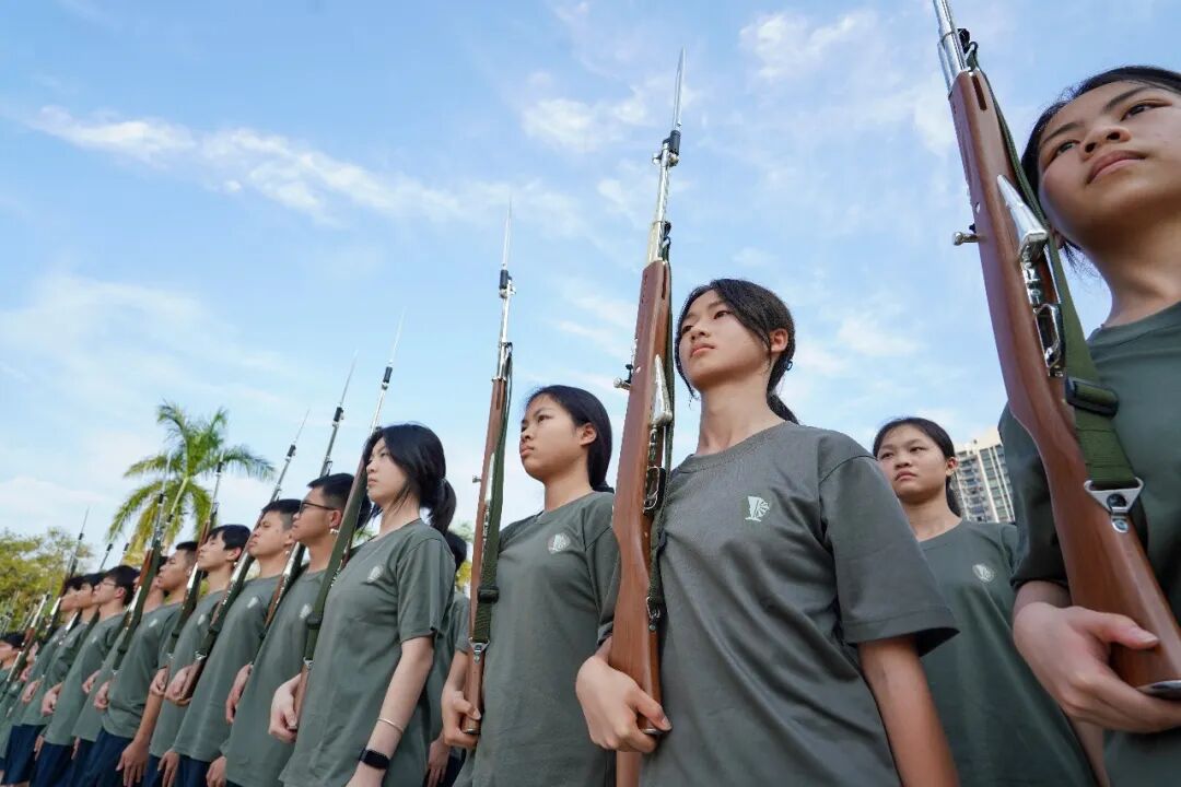 华侨中学航空特色班学生在上课。清远日报记者 刘淑芳 摄
