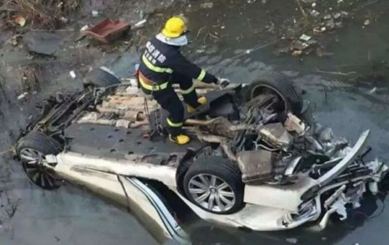 燕郊首富之孙,开宾利死亡"真的只是车祸吗"?