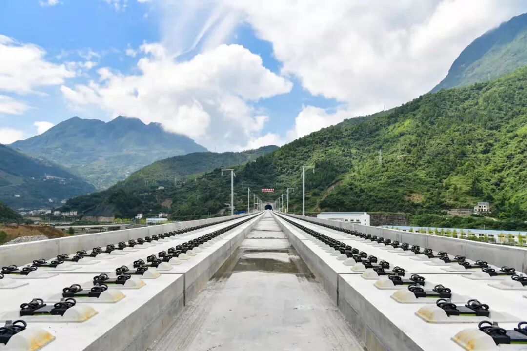 郑万高铁兴山段通车进入倒计时香炉坪隧道新图曝光