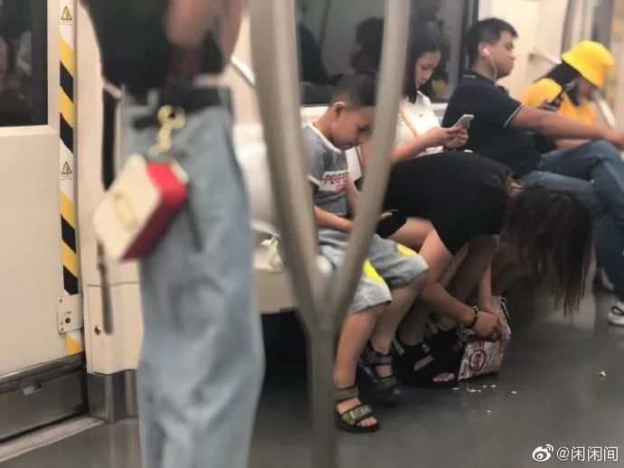 同一天，天津地鐵上2張偷拍照被熱議：父母就是孩子的起跑線！ 未分類 第2張