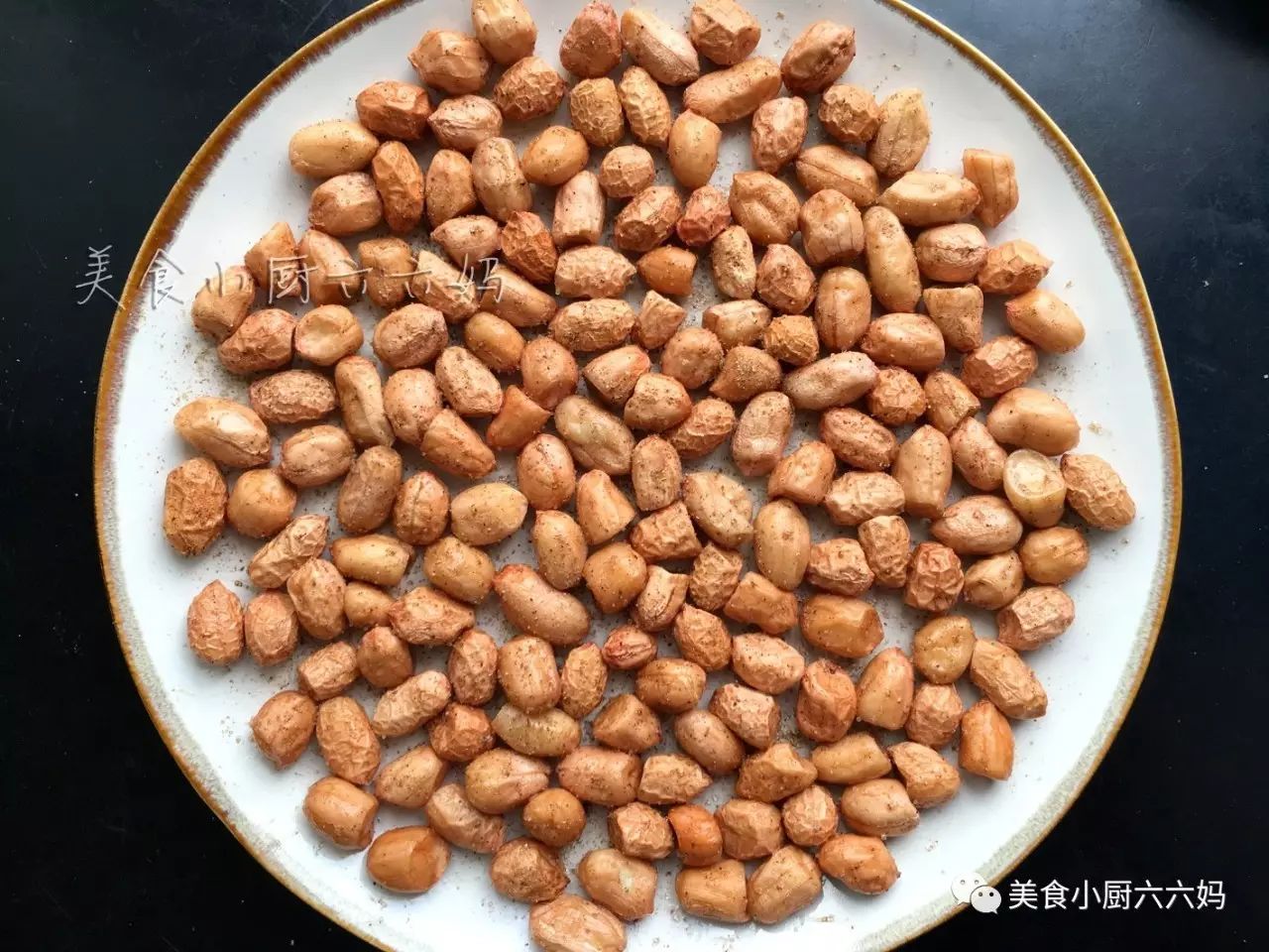 浸泡3分鐘;製作方法:生花生仁250g,鹽5g,五香粉1g