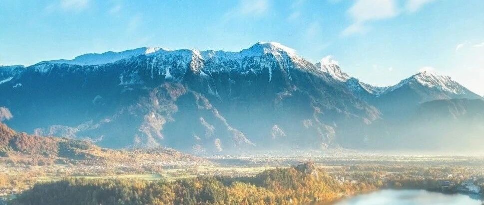 【权威访谈·乘势而上 奋勇前进】郭树清：推动金融更好地服务实体经济