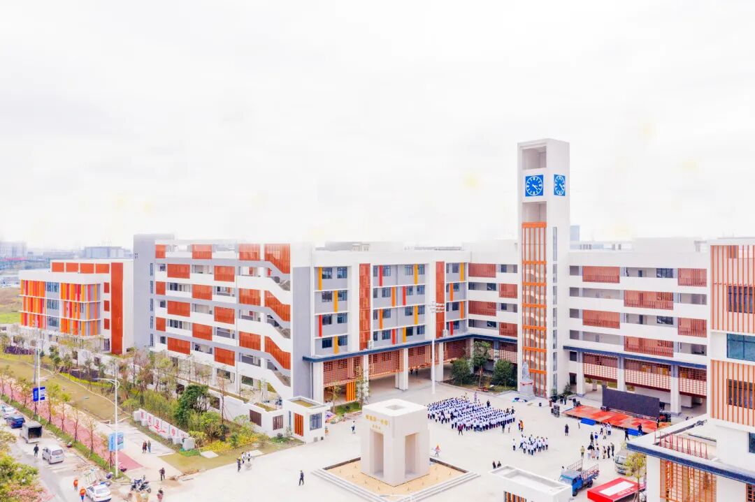 西南学校是顺德区委区政府重点打造的区属公办标杆学校,是顺德一中