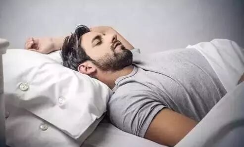 常打呼噜以为没什么？危害比你想象得严重！