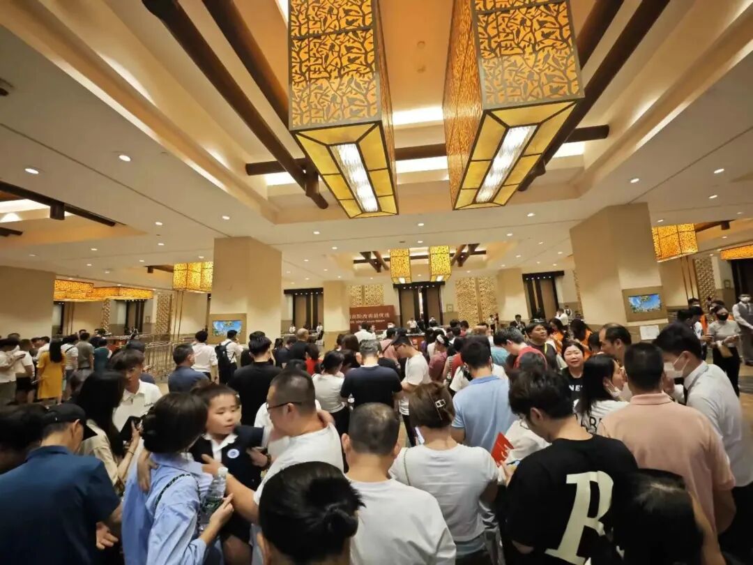 华润长隆万博悦府开盘98-142平三至四房，单价在5.5-7万/平！