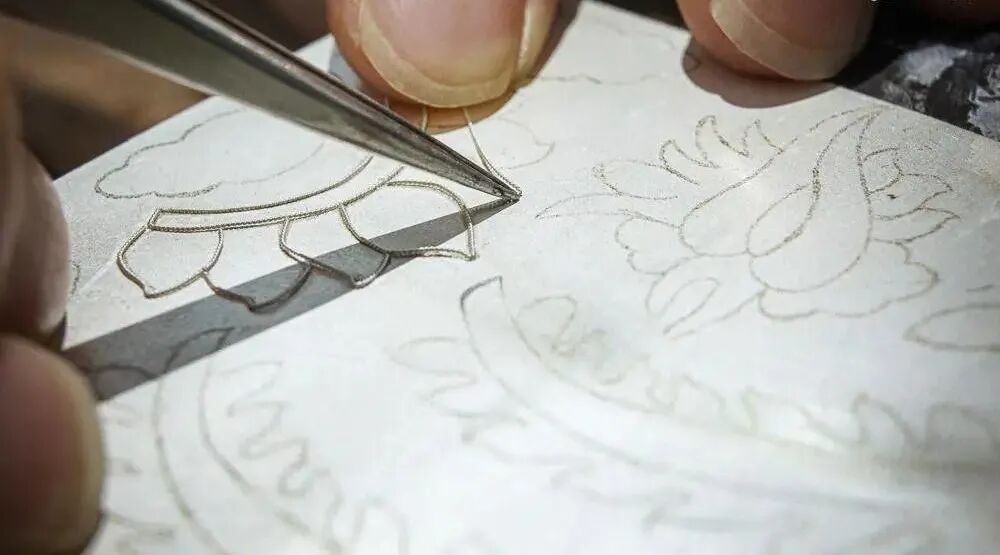 花丝镶嵌攒金成皇冠非遗铸勋章