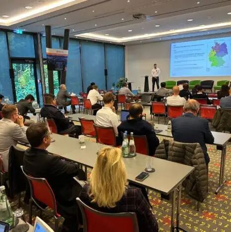 盈拓展览作为2026年德国慕尼黑国际新能源车展览会中国区官方授权指定代理，带您感受电动汽车魅力