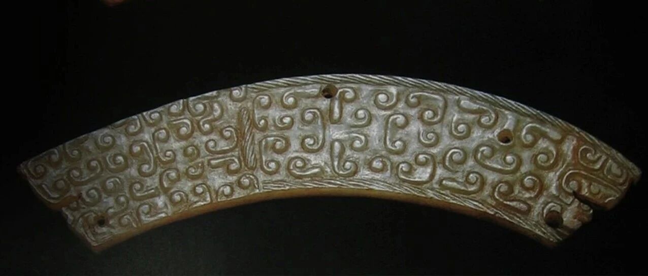 曾侯乙墓出土大量青铜器国宝，但这些神秘的勾云纹玉器你真见过？