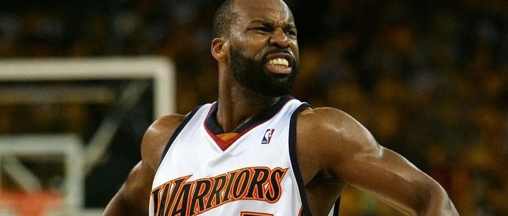 那时的金州还不是雨城，是座被大胡子所支配的匪窝