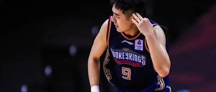 26岁才靠选秀进CBA的「单打王」，这经历真足够励志