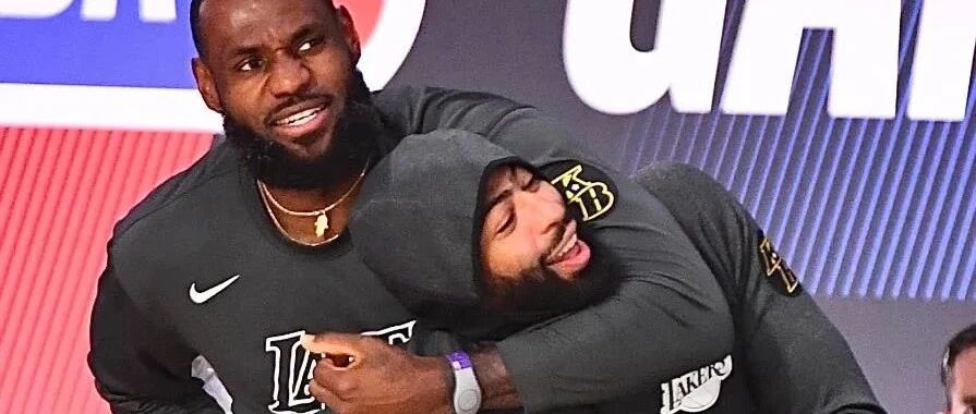 老编脸都被打青！JR三分剑7中6，地狱的火焰！