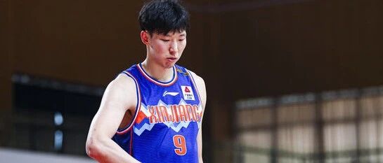 为了新疆，跟腱受伤的周琦只休息一周就带伤复出了....