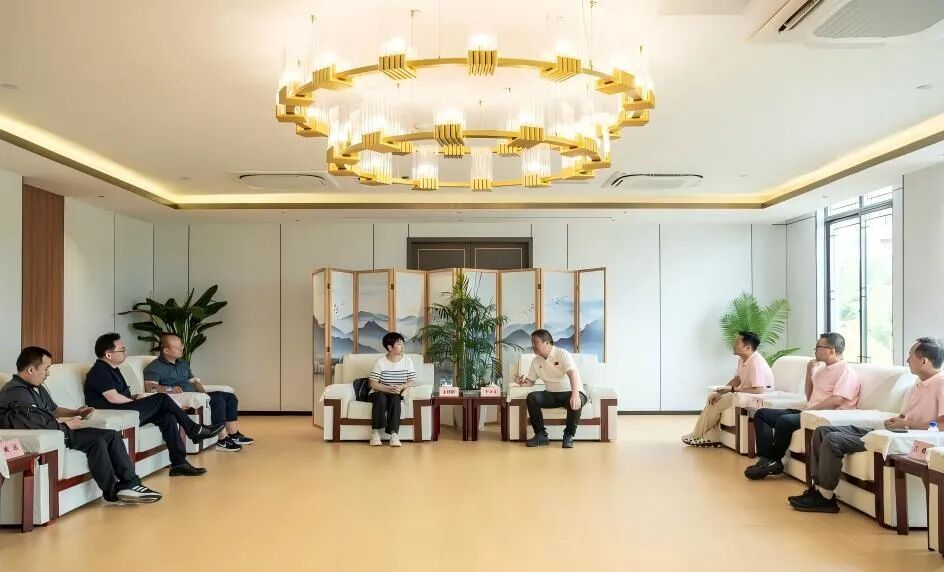 安庆市迎江区副区长孟泽婧携团队赴露营之家全球供应链贸易中心考察调研(图7)