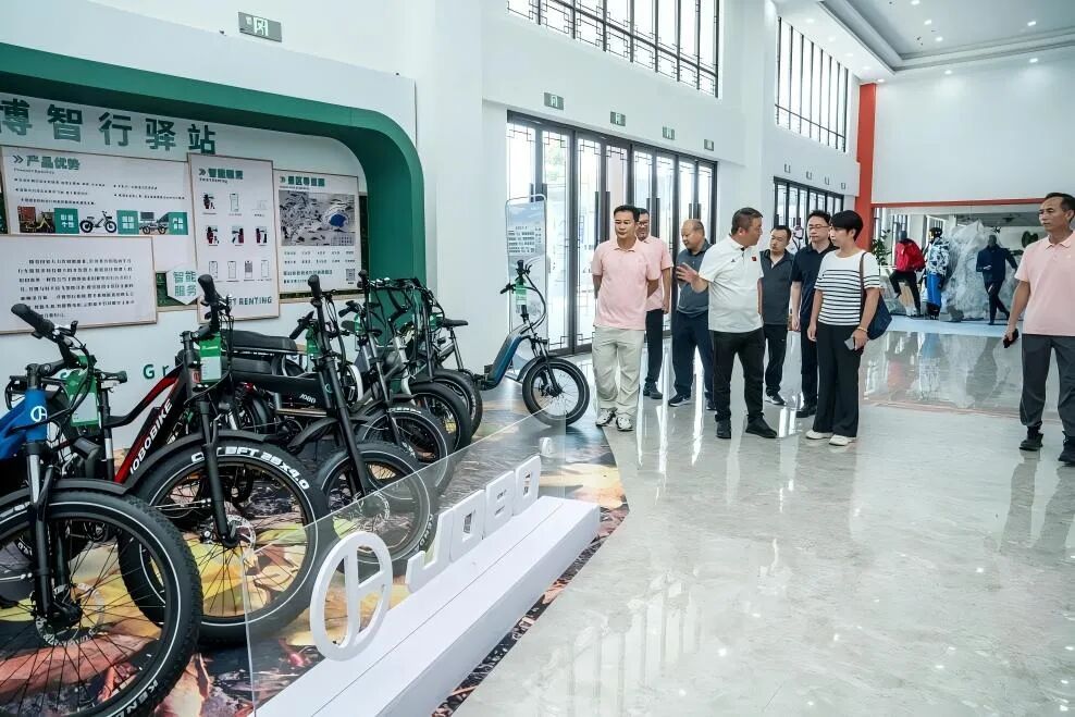 安庆市迎江区副区长孟泽婧携团队赴露营之家全球供应链贸易中心考察调研(图2)