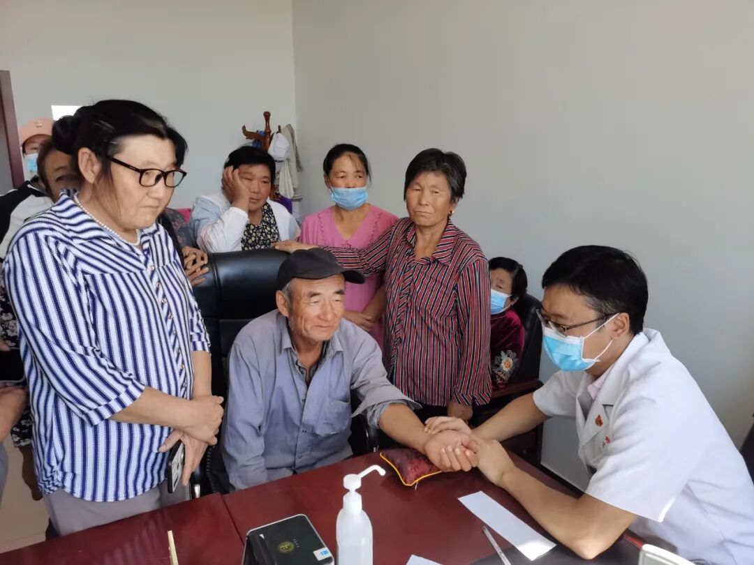 北京京顺医院为内蒙古巴林左旗石房子嘎查捐款捐物
