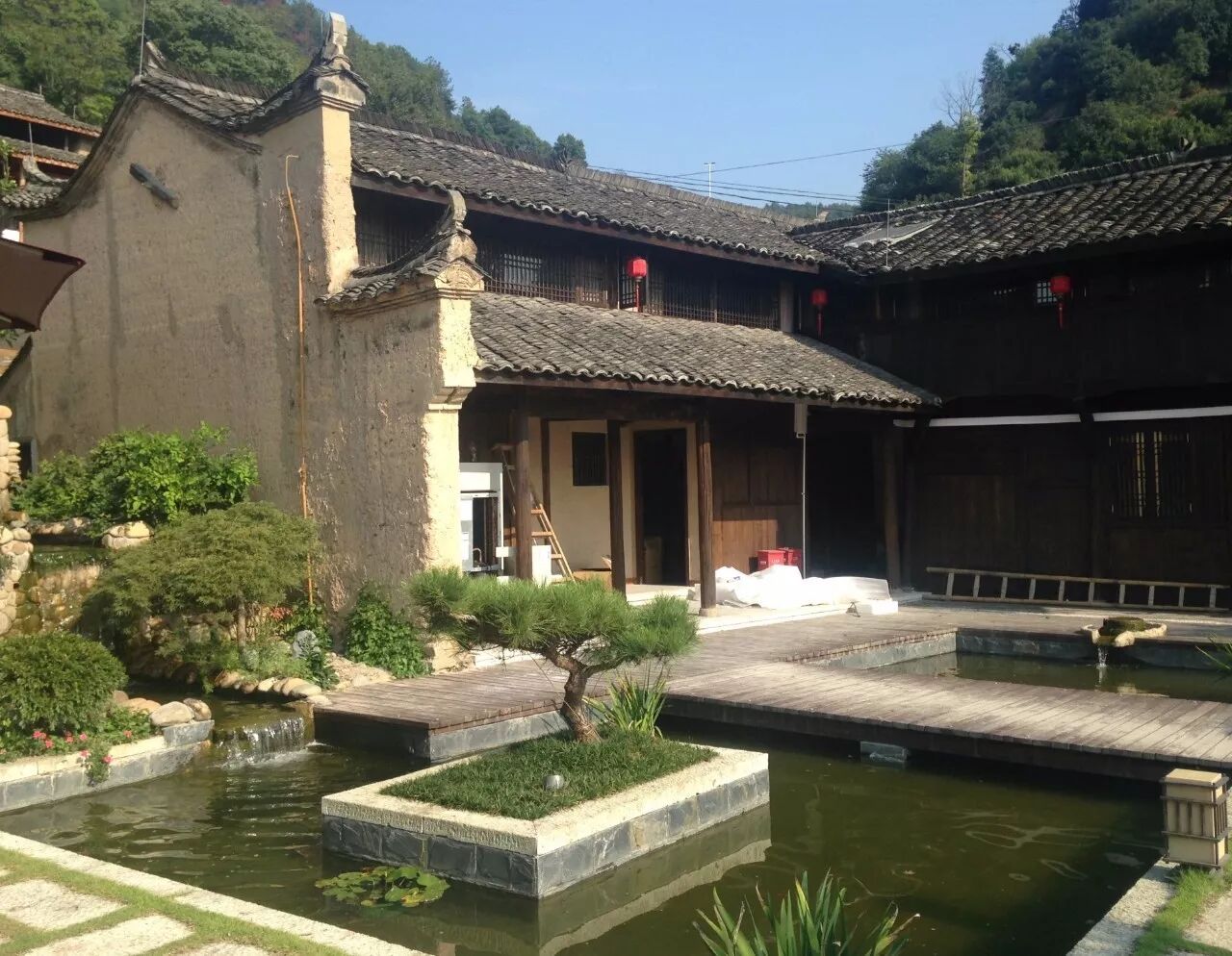 莲都区文保所对欢庭·下南山原生态度假村项目进行业务指导