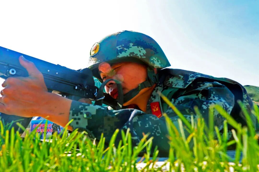 淬火加钢扬锐气，龙腾虎跃练兵场