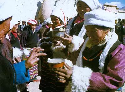 那些我们渐渐淡忘的藏族礼节-图片7