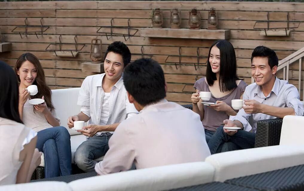 和朋友谈天说地,畅聊人生