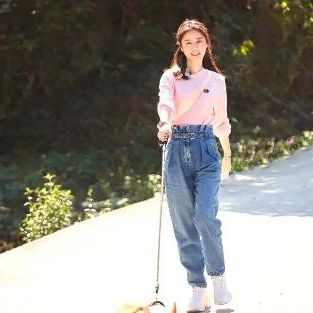 林心如又带火了一种春天新穿法:&ldquo;卫衣+纸袋裤&rdquo;,既时髦又减龄