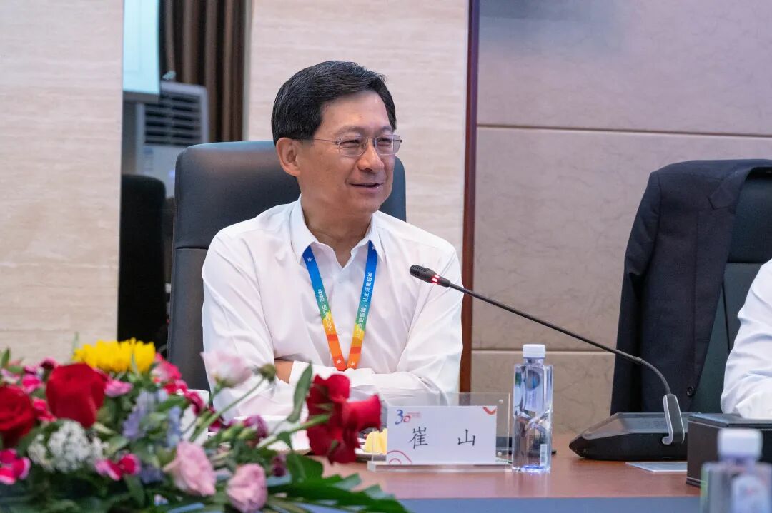 万华化学常务副总裁华卫琦一行来访中控技术