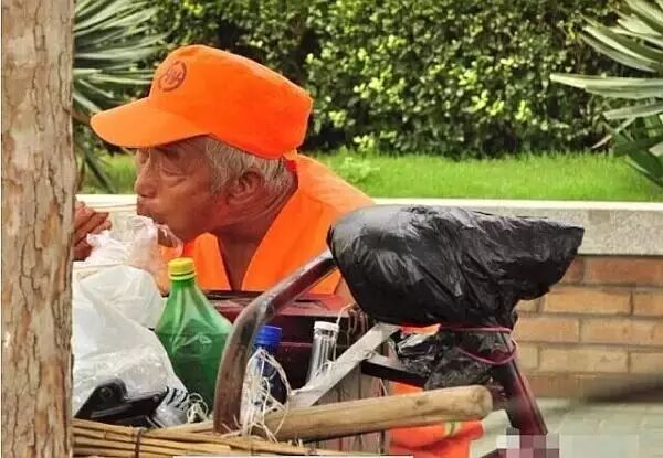 患癌父亲为省2元不吸氧：穷人的悲哀你不会懂