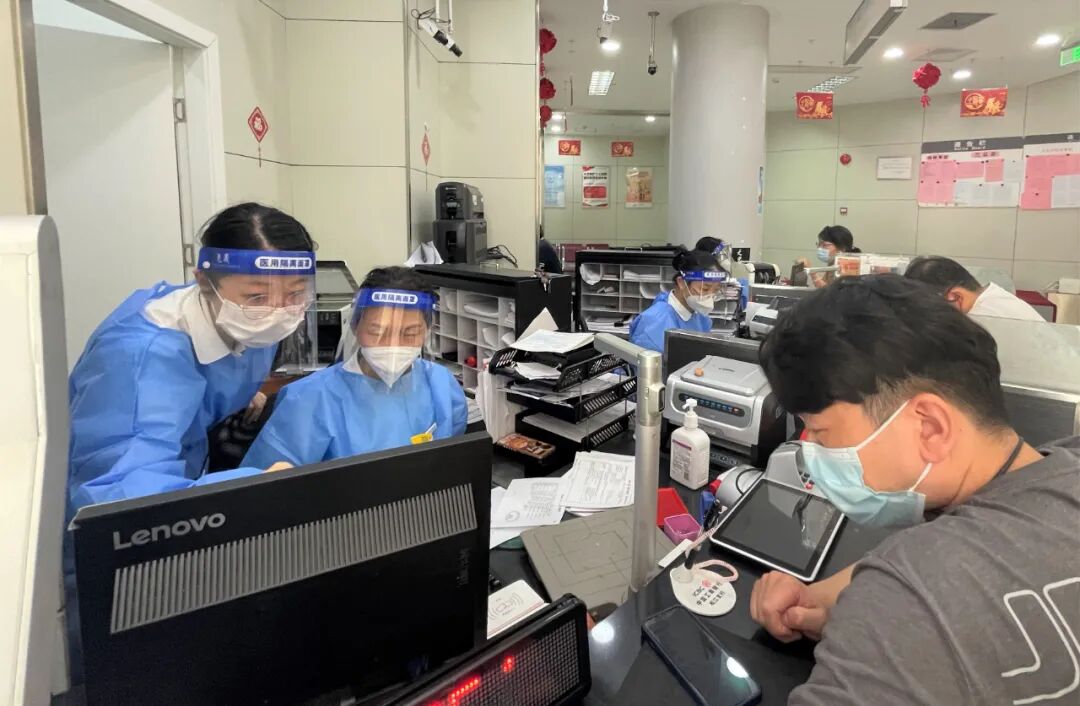 晚上也能办理业务松江这家银行延长营业时间