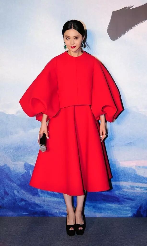 穿红衣服_穿红衣服去墓地好不好-第1张图片-潮百科