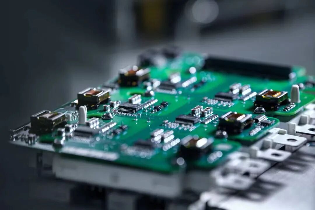 入局碳化硅，蔚来将建SiC功率模块实验线？的图1