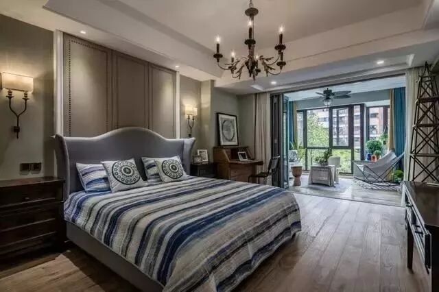 卧室有阳台，窗帘这样装更有味道！