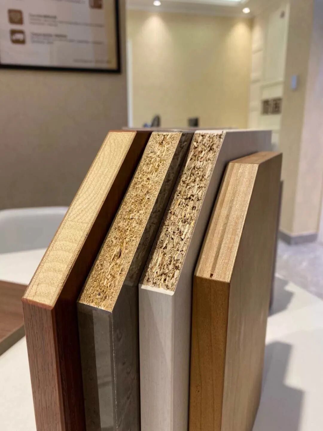 颗粒板:木屑 胶1.密度板:木粉 胶一,基材分类