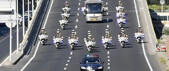 以国之名，致敬！看到他们的脚步，你流泪了吗……