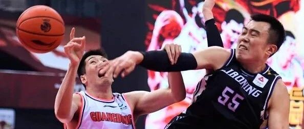 刚刚，辽篮回家了！机场这一幕幕让人泪目……