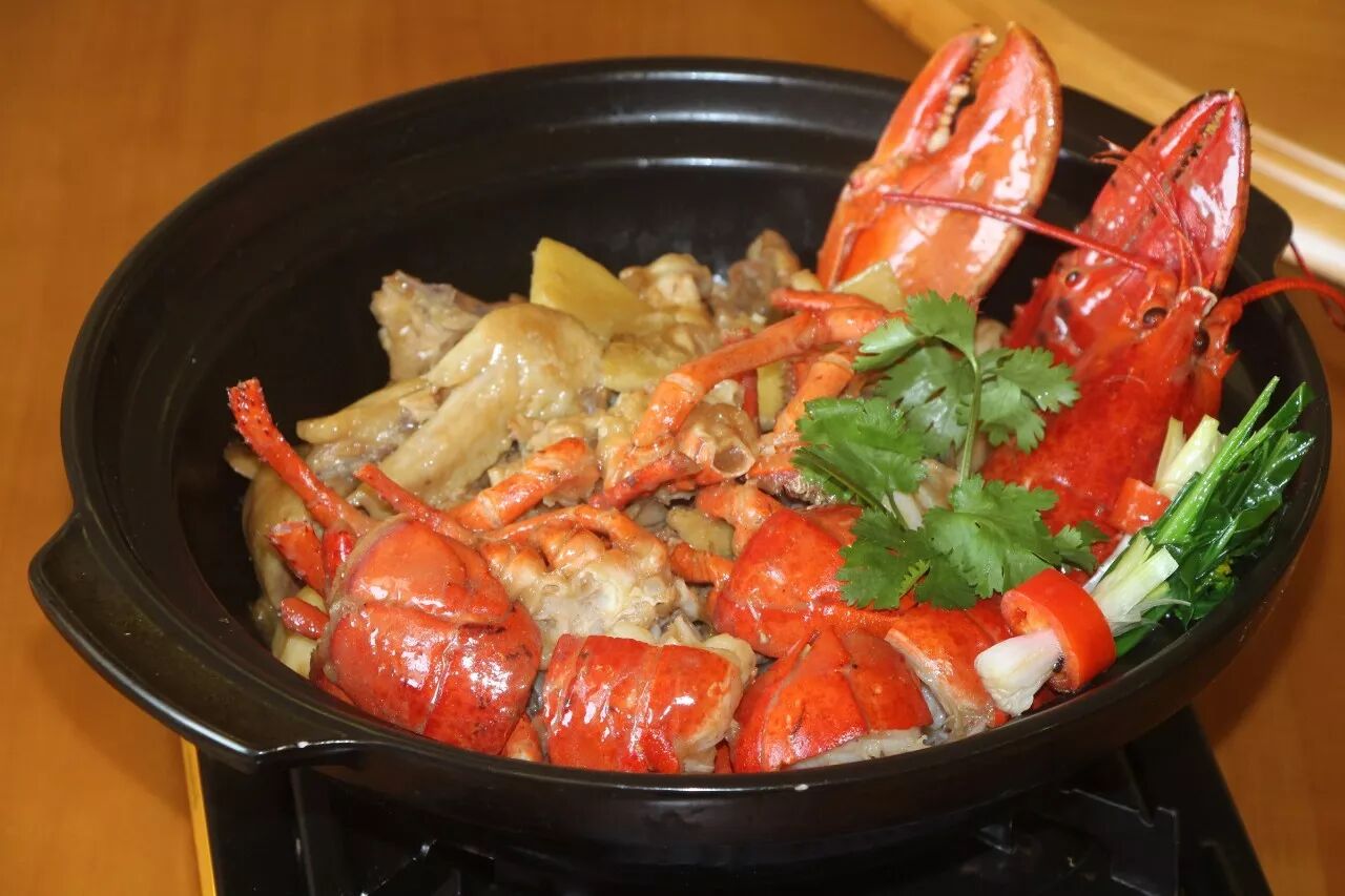 一只大龙虾 一只鸡=168元,还有半价.